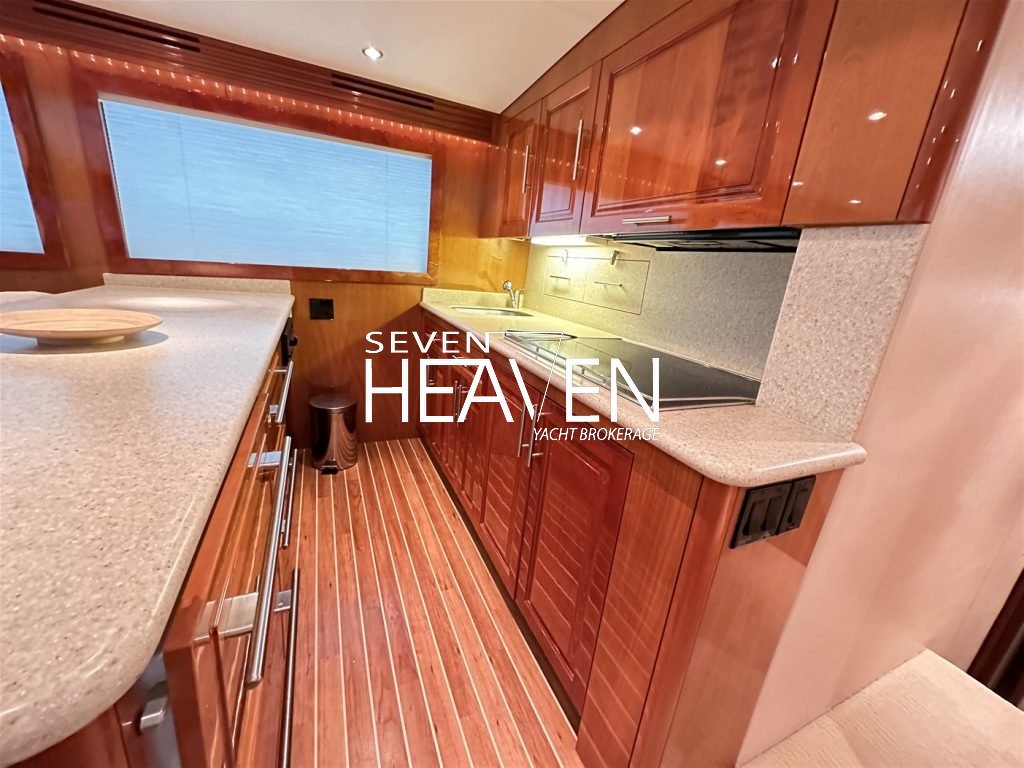 Hatteras 54 Convertible 14