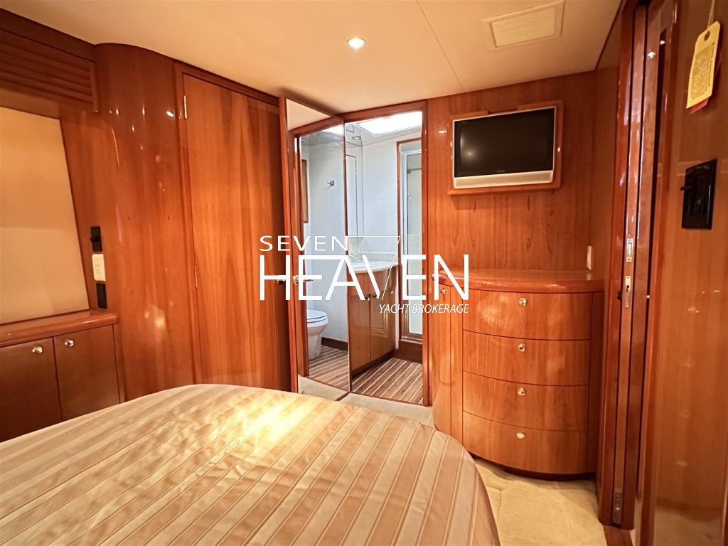 Hatteras 54 Convertible 16
