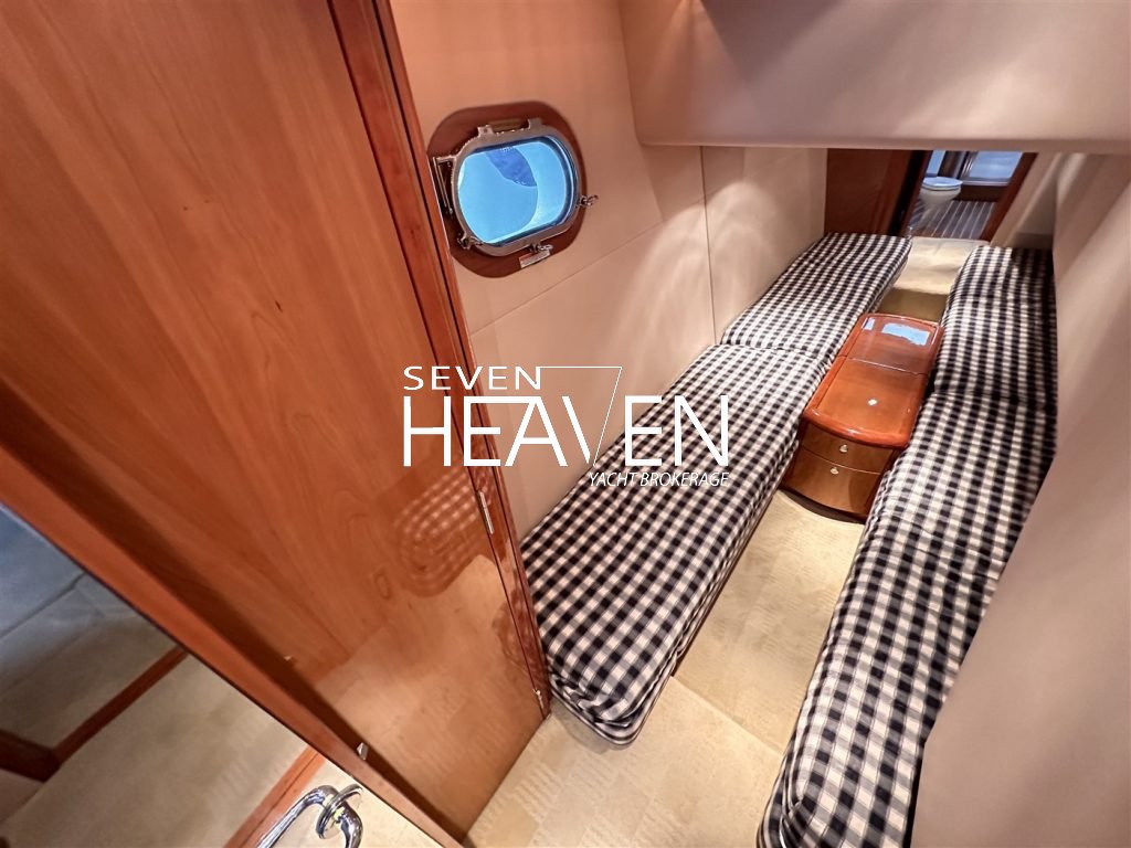 Hatteras 54 Convertible 19